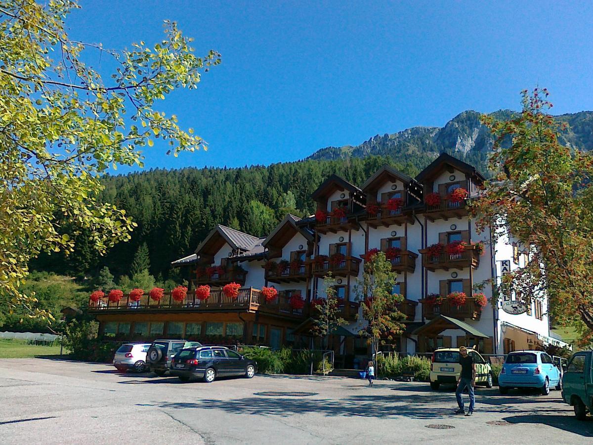 Hotel Kapriol Castello Tesino Exterior foto